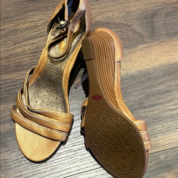 Clarks Women's Brown Strappy Heels - Picture 4 of 5